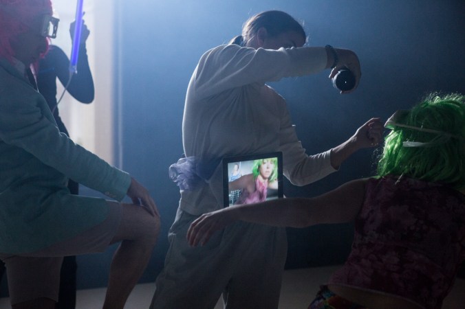 pose_gcphoto_lr184-2_1200